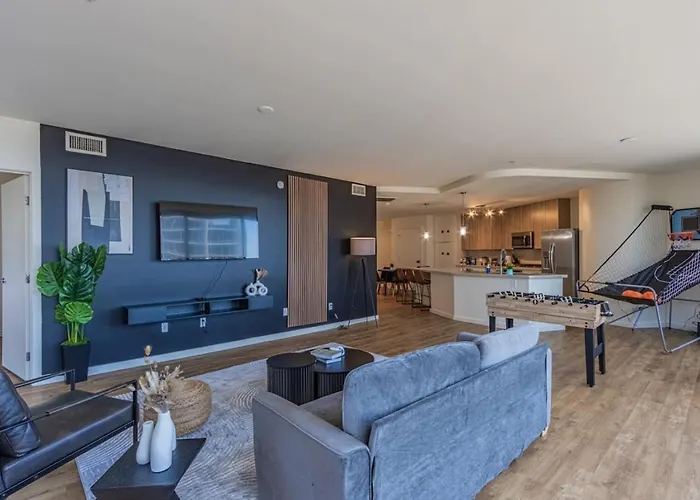 1br Modern In Dt Highrise With Gym, Parking, Pool And W-d * Phoenix