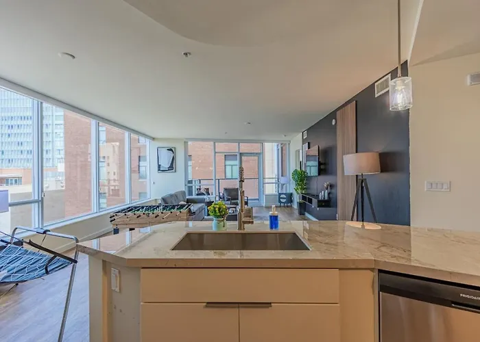 Apartment 1br Modern In Dt Highrise With Gym, Parking, Pool And W-d Phoenix