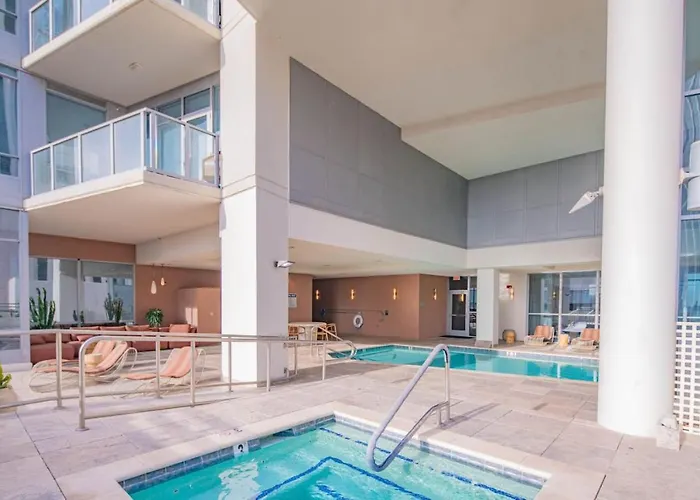1br Modern In Dt Highrise With Gym, Parking, Pool And W-d * Phoenix