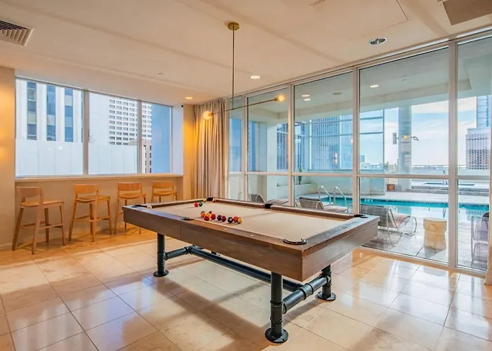 1br Modern In Dt Highrise With Gym, Parking, Pool And W-d *