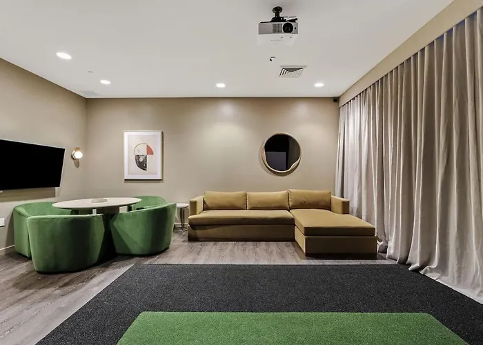 1br Modern In Dt Highrise With Gym, Parking, Pool And W-d * Phoenix