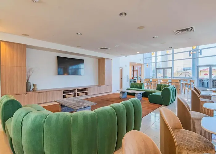 Apartment 1br Modern In Dt Highrise With Gym, Parking, Pool And W-d Phoenix