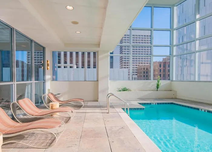1br Modern In Dt Highrise With Gym, Parking, Pool And W-d Phoenix