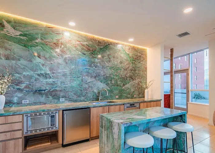 1br Modern In Dt Highrise With Gym, Parking, Pool And W-d * Phoenix