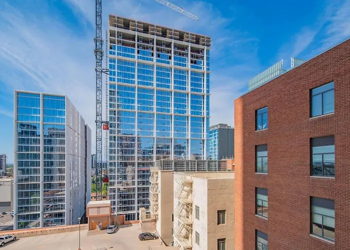 1br Modern In Dt Highrise With Gym, Parking, Pool And W-d Apartment *