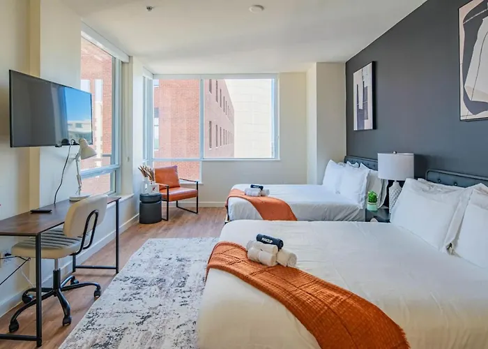 1br Modern In Dt Highrise With Gym, Parking, Pool And W-d *