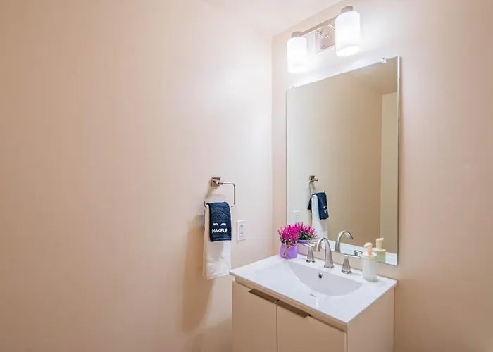 1br Modern In Dt Highrise With Gym, Parking, Pool And W-d * Phoenix