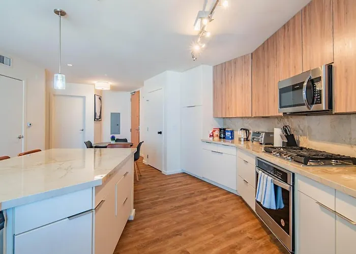 Apartment 1br Modern In Dt Highrise With Gym, Parking, Pool And W-d *