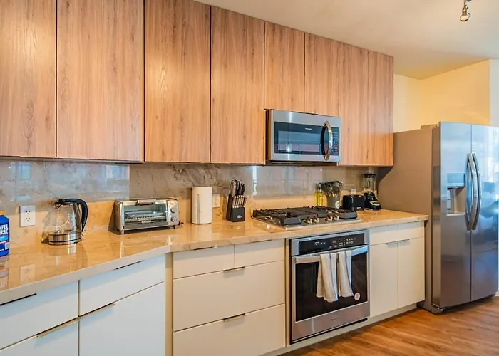 Apartment 1br Modern In Dt Highrise With Gym, Parking, Pool And W-d Phoenix