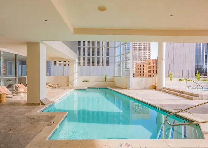 1br Modern In Dt Highrise With Gym, Parking, Pool And W-d * Phoenix