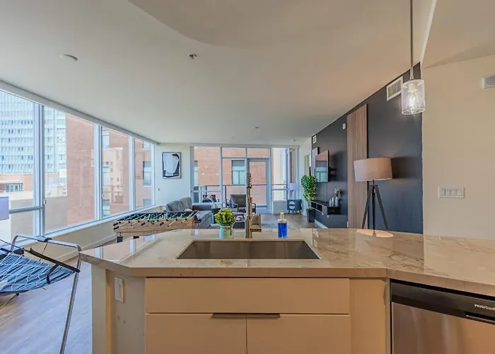 Apartment 1br Modern In Dt Highrise With Gym, Parking, Pool And W-d Phoenix