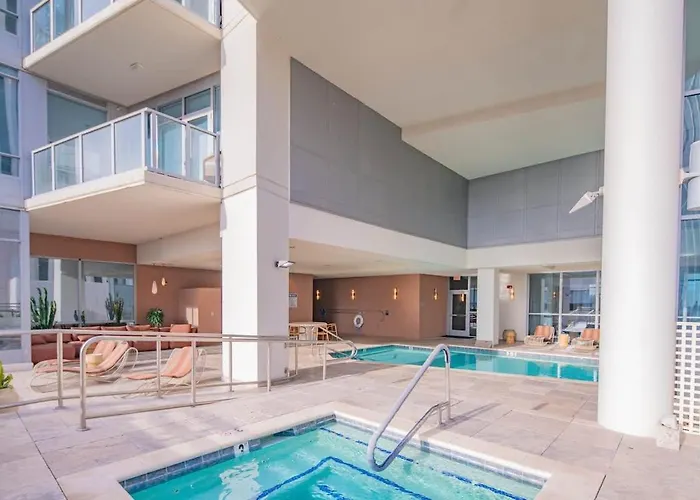 1br Modern In Dt Highrise With Gym, Parking, Pool And W-d * Phoenix