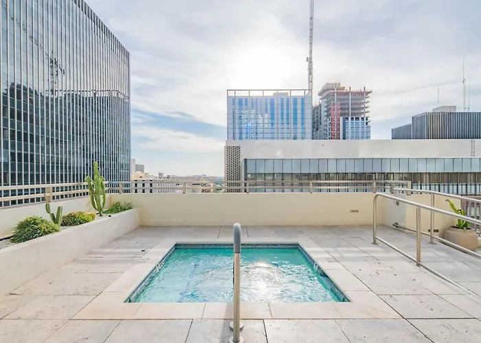 1br Modern In Dt Highrise With Gym, Parking, Pool And W-d * Phoenix