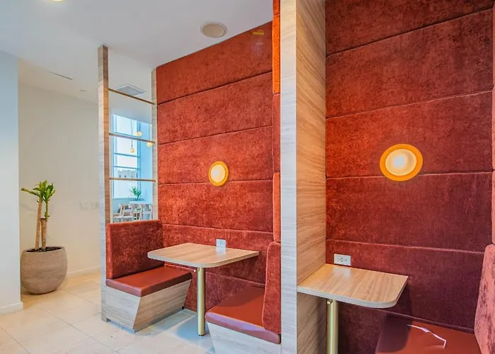 1br Modern In Dt Highrise With Gym, Parking, Pool And W-d * Phoenix