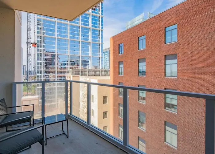 1br Modern In Dt Highrise With Gym, Parking, Pool And W-d Apartment